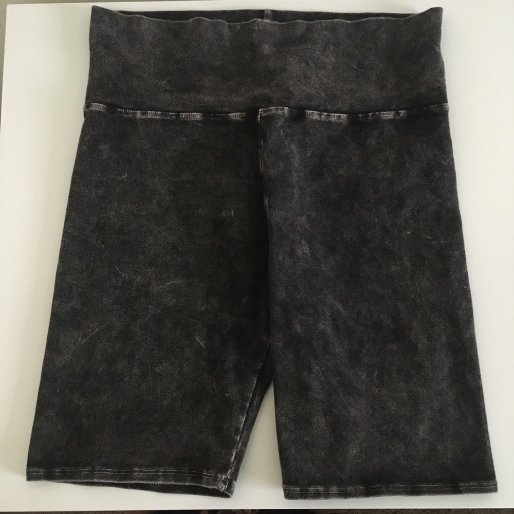 Women’s acid washed spandex jorts